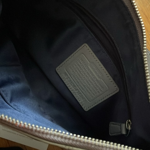 Gray leather Coash purse - Picture 2 of 6